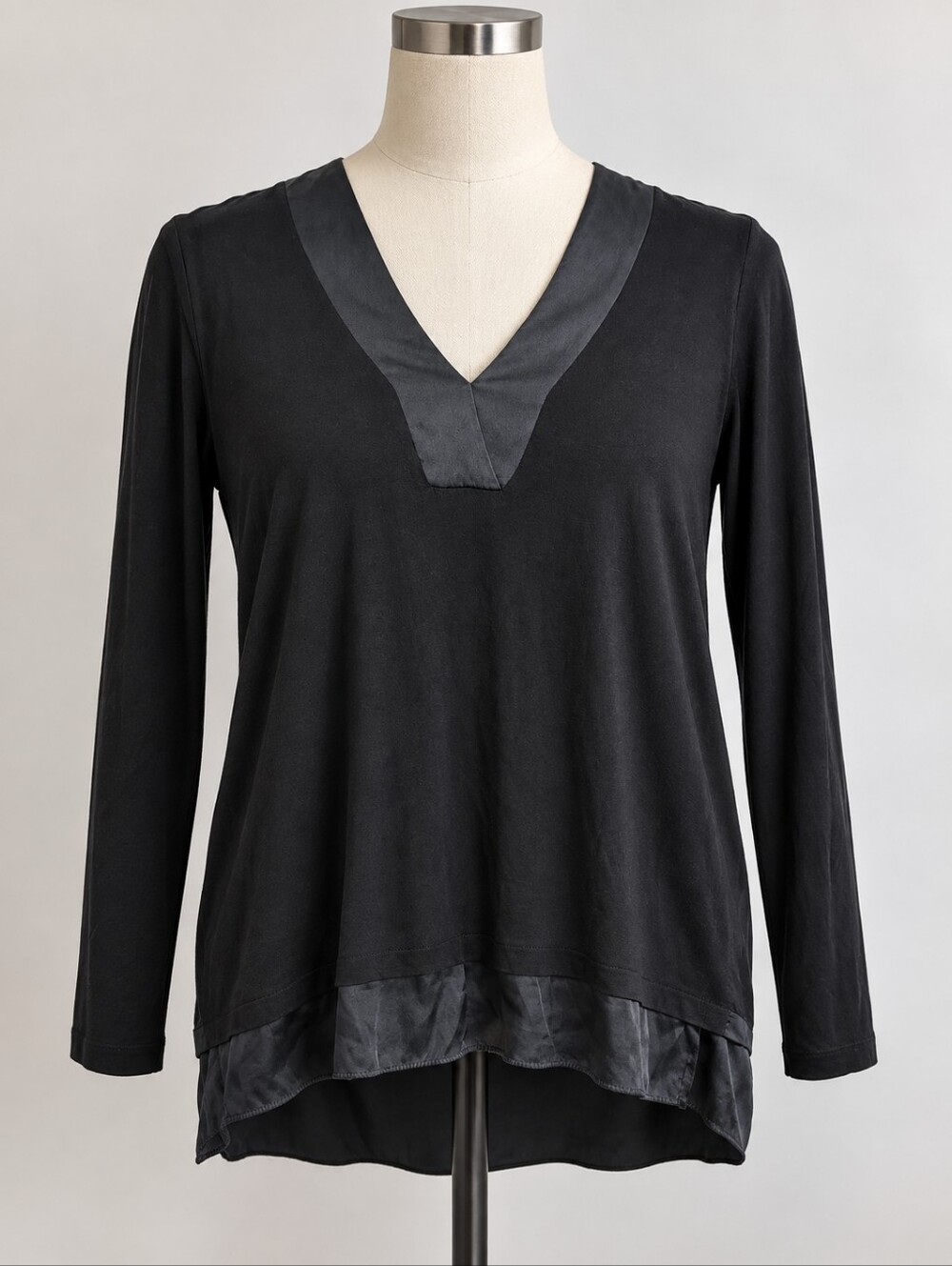 Margittes Black Mixed Media V-Neck High-Low Top – Size Medium